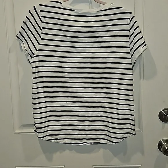 Black and white Striped V-neck - Picture 3 of 3